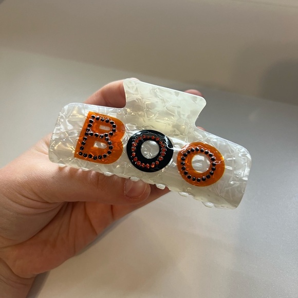 Halloween 'Boo' Hair Clip - Picture 3 of 6